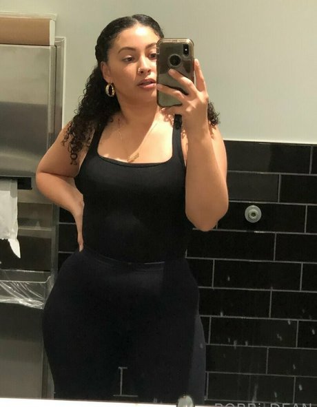 big dick shemale onlyfans hot naked pic