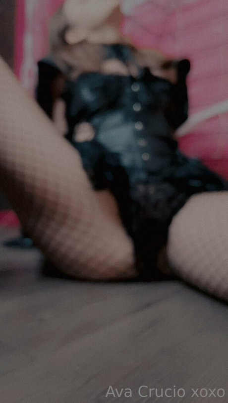 avacruciofree model pretty photos