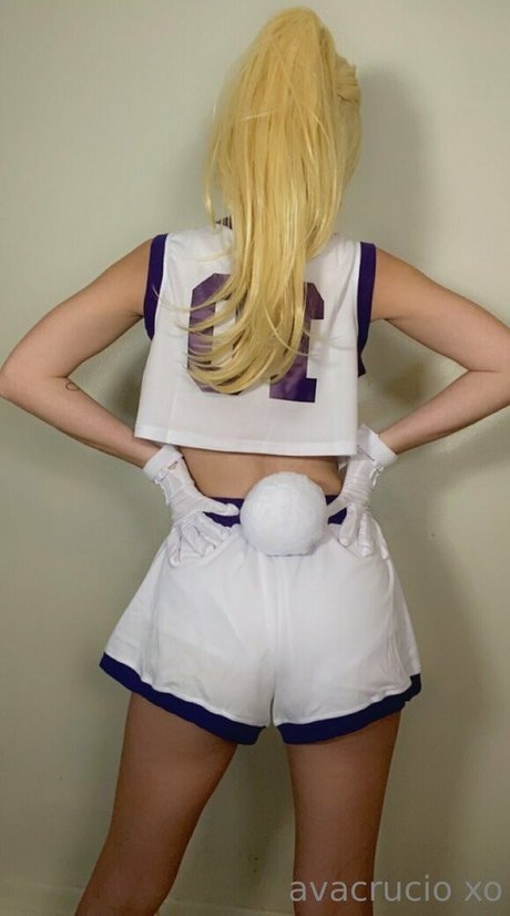 avacruciofree naked actress photos