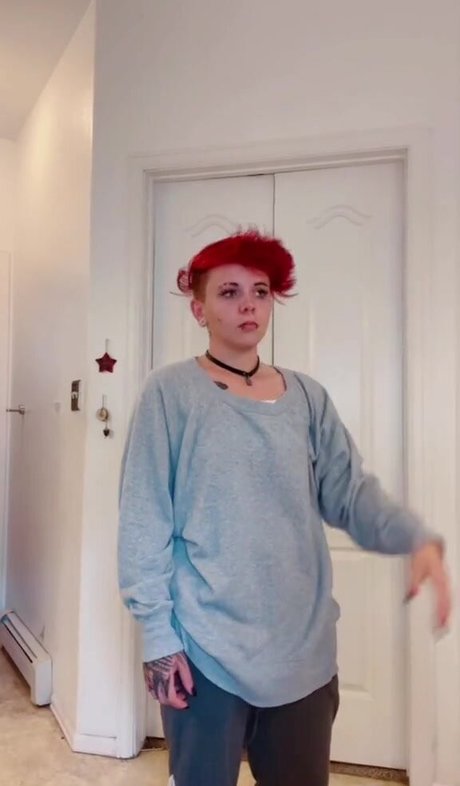 Lilpushpop naked model image