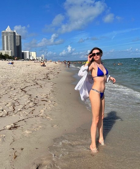 Melis Sezen pretty star gallery