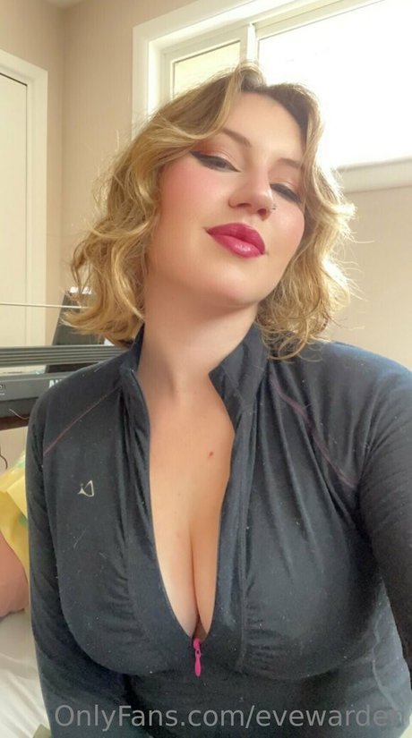 Eve Warden pornstar xxx archive