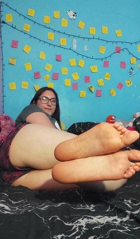 thawniefeet star hot images