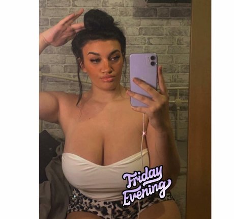 Chloe Ann Whitham star erotic photo