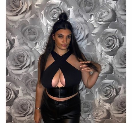 Chloe Ann Whitham star pretty galleries