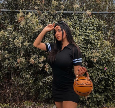 lesbian fingering onlyfans pornos img