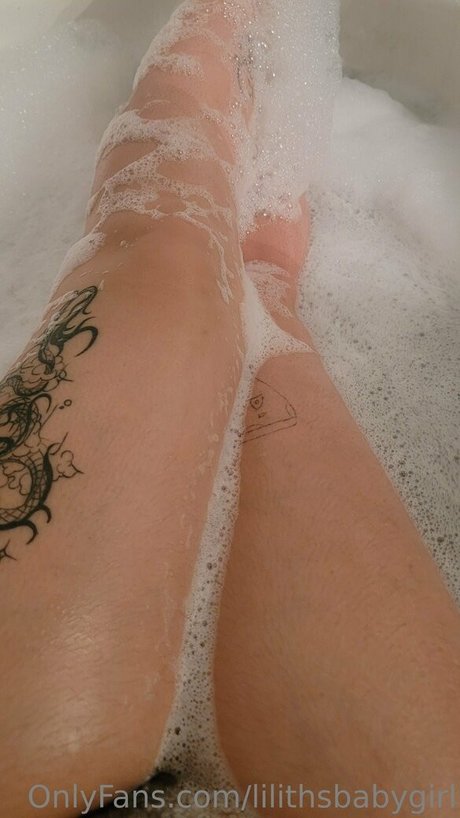 lilithsbabygirl model naked img