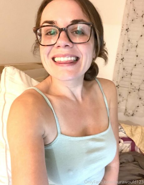 laurawould123 exclusive model pictures