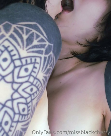 missblackcherry model naked pic