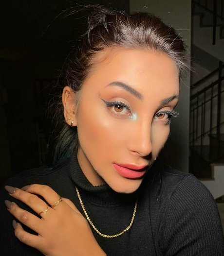 Chen Levi star nude img