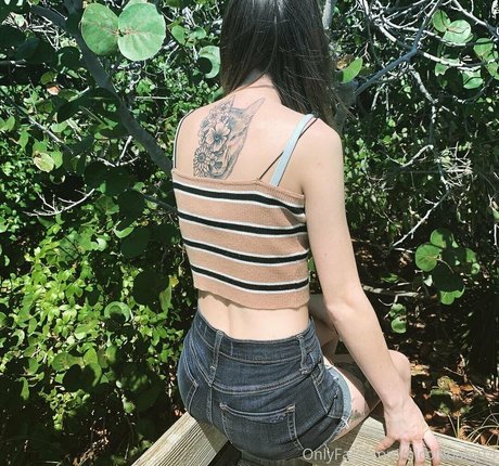 celebrity nude onlyfans art naked photo