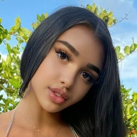 jayluhxo model xxx picture