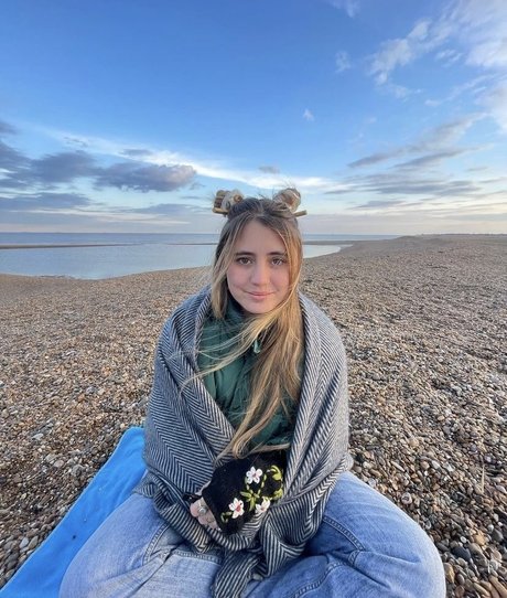 Lia Marie Johnson star art galleries