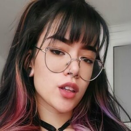 Badlovelyxx pornstar picture