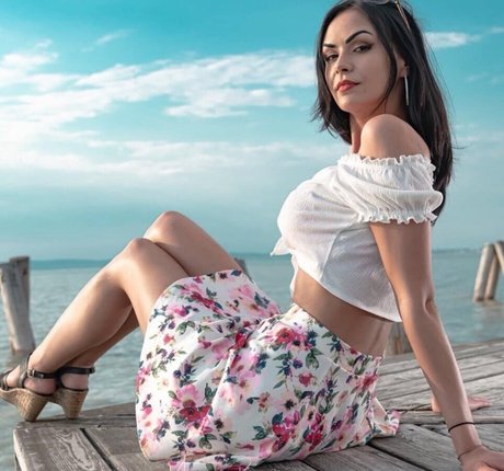 Nadinechase beautiful actress img