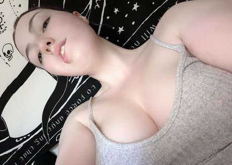 brunette milf onlyfans art naked images