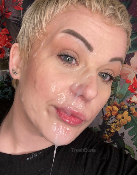 trashbuns star nude photo