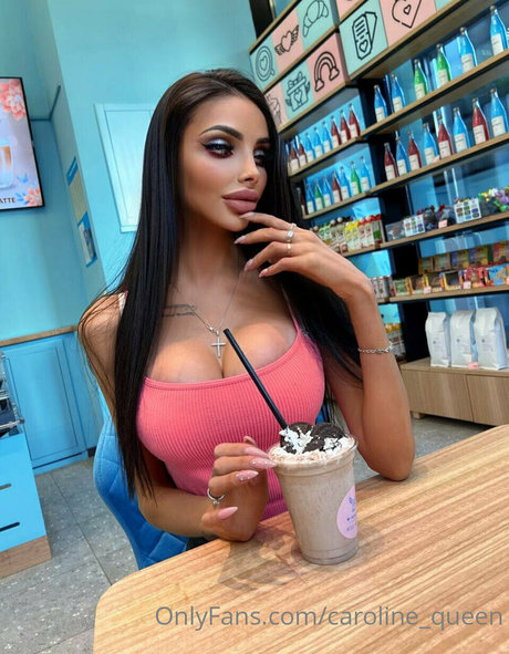 Caroline Queen sexy actress pics