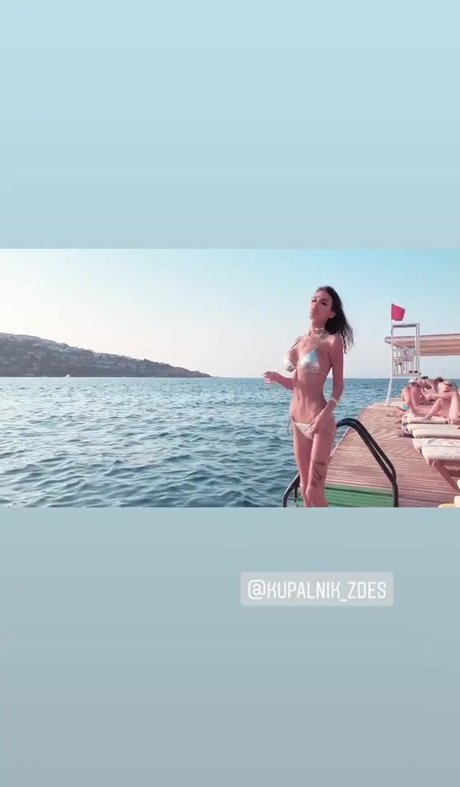 Caroline Queen model best pics