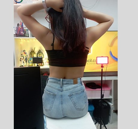 Vivi Becerra model xxx image