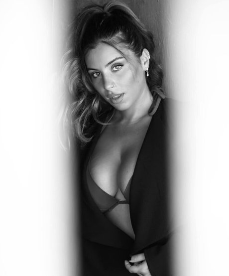 Tami Bar naked actress pic