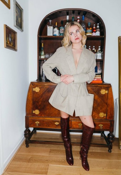 Saoirse Monica Jackson pornstar free pictures