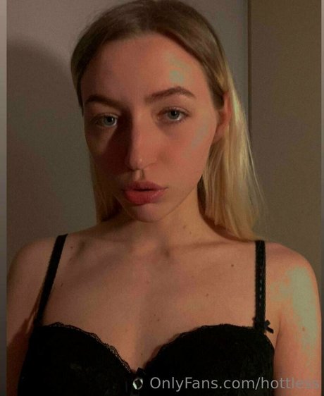 hottless pornstar top image