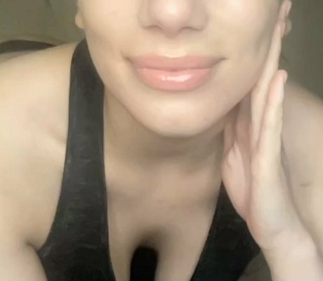 sarabruni sex actress pictures