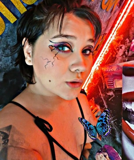 laura takint star nude img