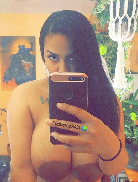 female popular onlyfans hot photo