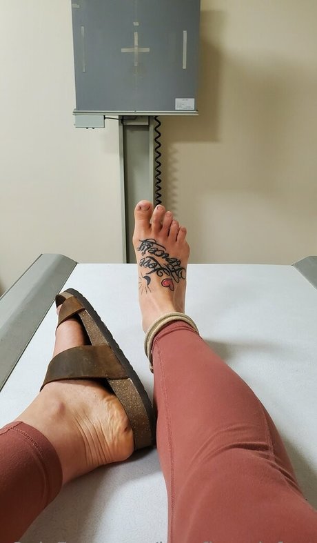 lovefiercelyfeet pornstar hot picture