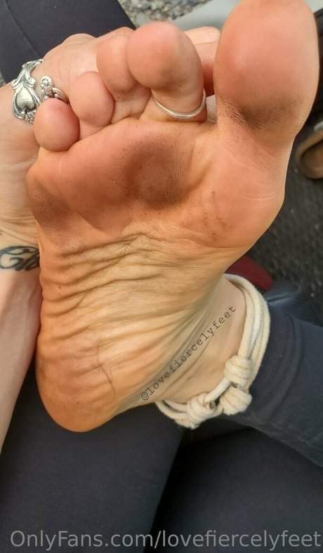 lovefiercelyfeet model hot archive