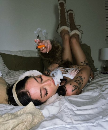 busty mom onlyfans free sexy pic