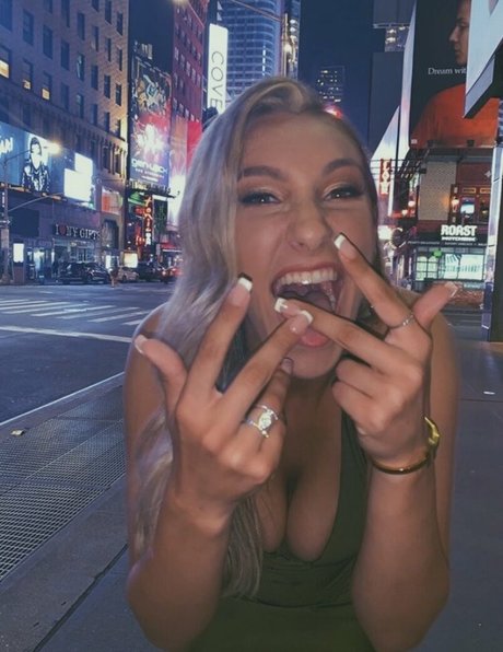 Livipip star naked photo