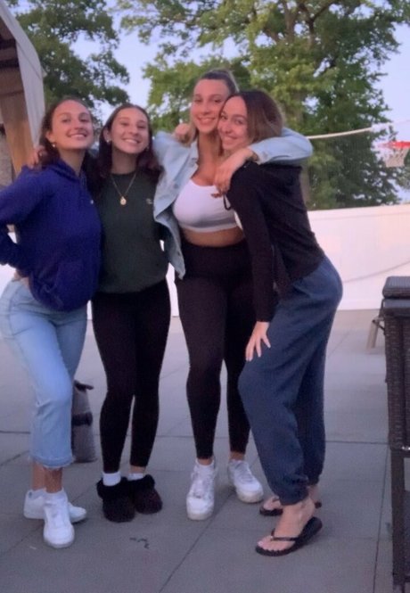 Livipip erotic pornstar pics