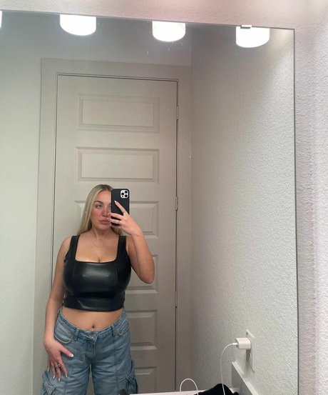 Holly Y model pornographic photo