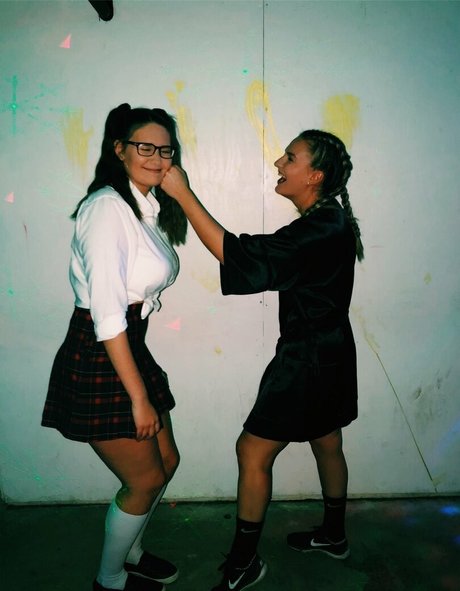 Hannah V art model pic