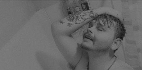 young onlyfans naked picture