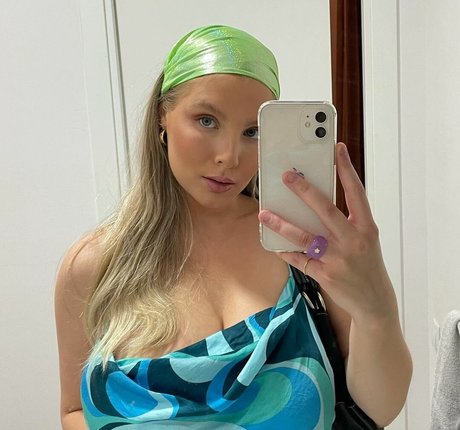 Stina pornstar top img