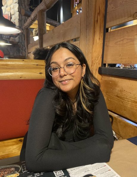 ineedsumfok model nude picture