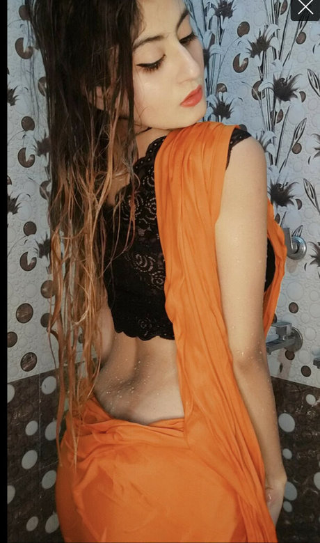 Priya Maggo naked model photos