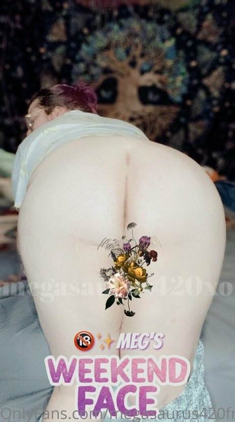 megasaurus420xofree sexy model img