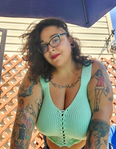 chloevenomfree porn model image