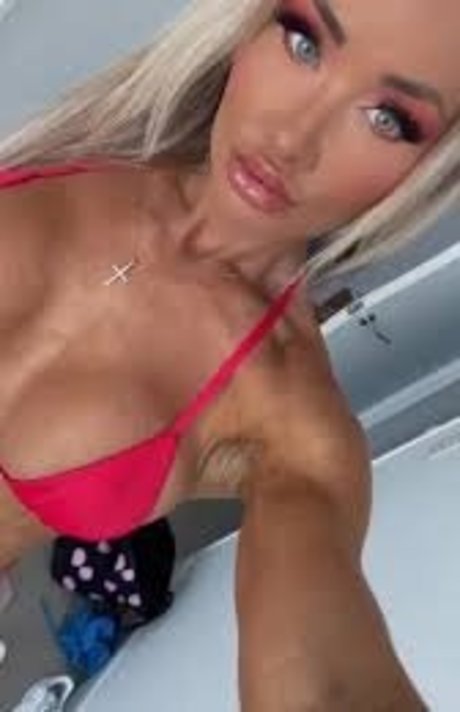 Cyraexclusive sexy star photo