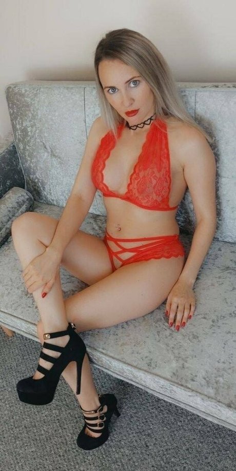 Dirtymilf69 high quality model image