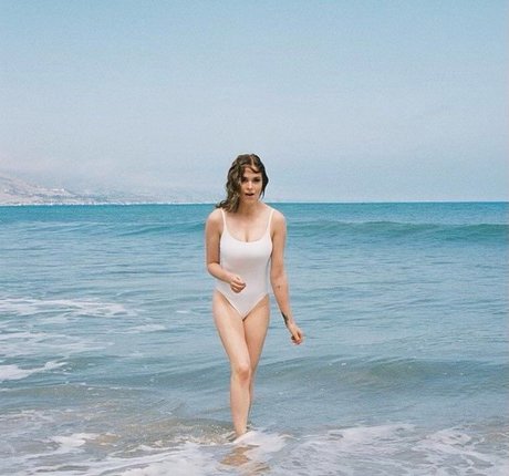 Eliza Taylor pretty pornstar gallery