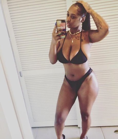 NonnieBaby model xxx picture