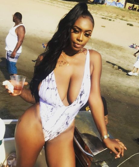 NonnieBaby star adult photo