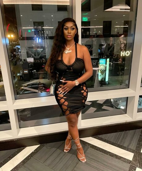 NonnieBaby sexy actress img