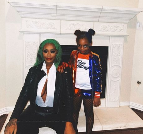 NonnieBaby nice model picture